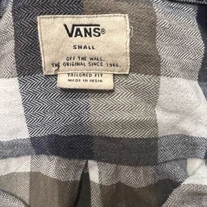 Vans Men’s flannel shirt, like new condition, size small.